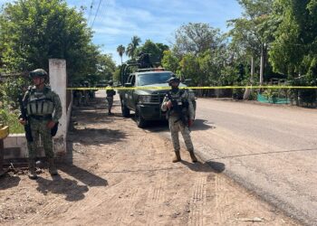 Abandonan dos cuerpos envueltos en plástico en comunidad de Navolato