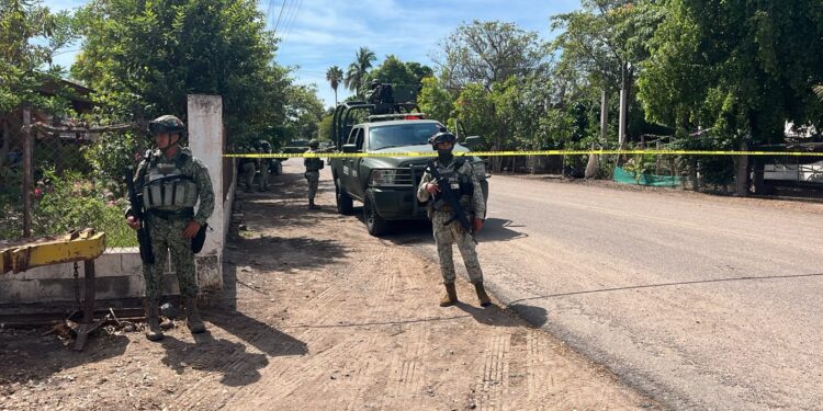 Abandonan dos cuerpos envueltos en plástico en comunidad de Navolato