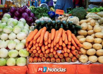 Canasta básica baja 0.69% en julio, pero la cebolla aumenta más de 10%