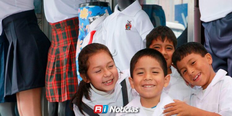 Inicia en agosto el canje de uniformes y útiles escolares; consulta cuándo te corresponde