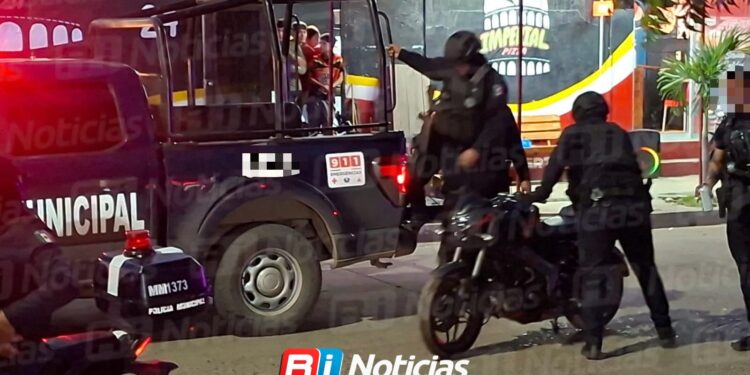 Persecución en el Infonavit Francisco Alarcón culmina con dos detenidos y una motocicleta asegurada