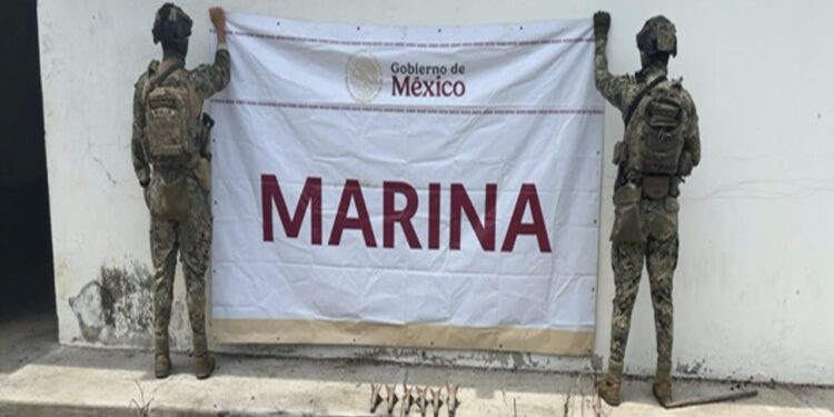 Detienen a dos hombres con armamento de alto poder en Mazatlán; uno es menor de edad