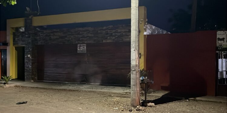 Detonan explosivo frente a domicilio en Las Ilusiones; sólo se reportan daños materiales