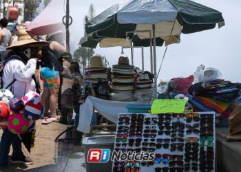Comerciantes de playa ven menos competencia de vendedores sin permiso este verano