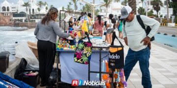 Vendedores de playa confían en repunte turístico durante el punto más fuerte del verano