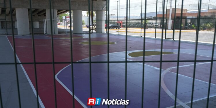 Alertan por riesgo en las canchas bajo el puente Pérez Escobosa de Mazatlán