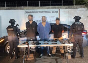 Detienen a 3 civiles y les aseguran armas, cientos de cartuchos y un vehículo robado en Culiacán