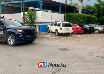 Atacan a balazos a un hombre en la colonia Industrial El Palmito; hay dos vehículos dañados