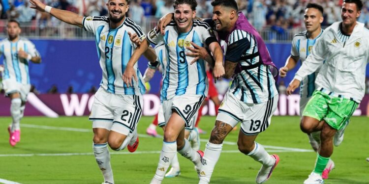 IFAB admite error en polémica decisión durante el Argentina vs. Suiza