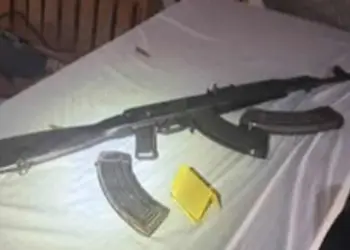 Catean inmueble en Mazatlán; aseguran arsenal, explosivos y dos vehículos