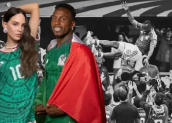 Belinda sorprende al entregar premio a Julián Quiñones tras el triunfo de México; redes los llaman “los reyes del Mundial”