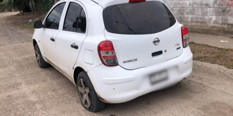A mano armada, despojan vehículo a repartidor en Mazatlán; lo recuperan minutos después con impactos de bala