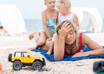 Vacaciones de verano: los niños descansan, ¿pero qué pasa en la mente de sus papás?