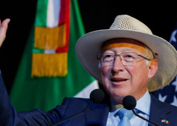 Ken Salazar responde a Sheinbaum: “La verdad es la verdad” sobre la captura de ‘El Mayo’ Zambada