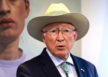 Ken Salazar afirma que AMLO ignoró cuatro intentos de contacto tras captura del ‘Mayo’ Zambada