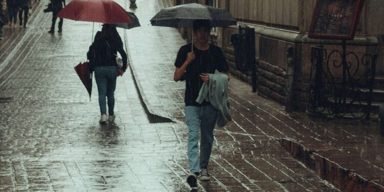 Persisten las lluvias; onda tropical 14 afectará a varios estados