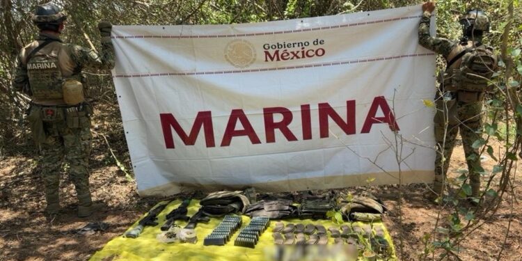 Marina decomisa arsenal y una camioneta en dos operativos realizados en Escuinapa
