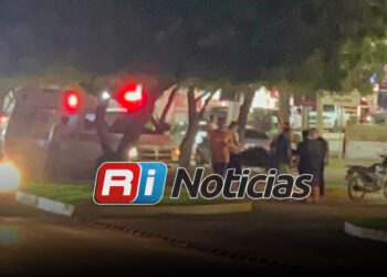 Motociclista resulta gravemente herido tras ser embestido por un automóvil en la avenida Múnich