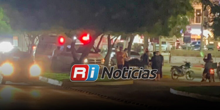 Motociclista resulta gravemente herido tras ser embestido por un automóvil en la avenida Múnich