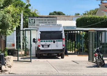 Joven muere tras ataque a balazos en tienda de Villa Juárez; autoridades investigan