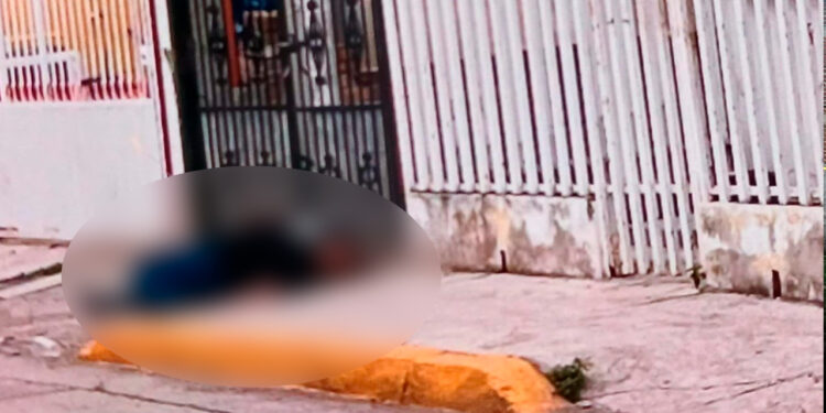 Asesinan a una joven mujer a balazos en pleno Centro de Escuinapa