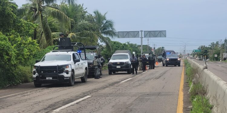 Localizan sin vida a un hombre sobre la carretera Mazatlán-Culiacán, en El Venadillo
