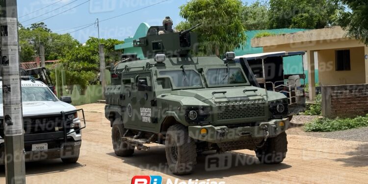 Rafaguean vehículo en la entrada de El Chilillo, al norte de Mazatlán; hay un herido