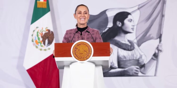 Sheinbaum descarta prohibir redes sociales a menores: “es muy problemático”