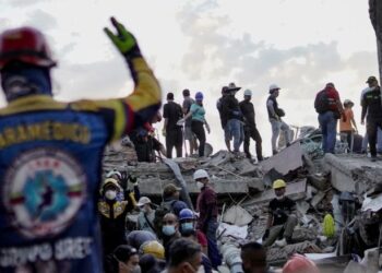 México, listo para enviar equipos de rescate y medicamentos a Colombia