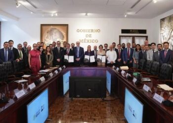 Sheinbaum renueva acuerdo voluntario con gasolineros; buscan combatir la inflación