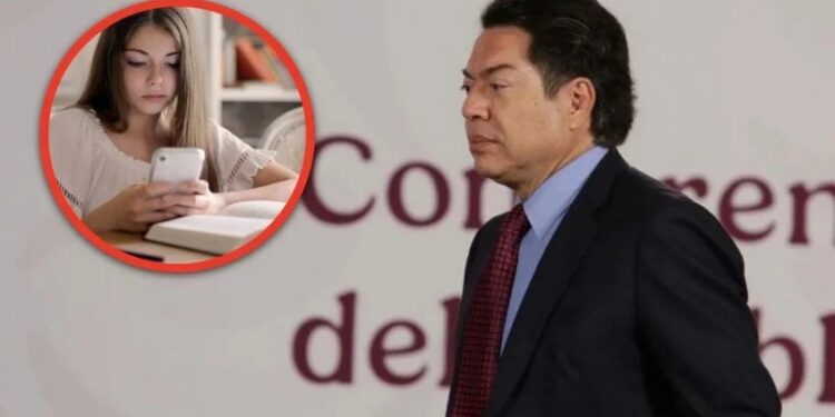 SEP inicia consultas a maestros sobre el uso de celulares en las aulas