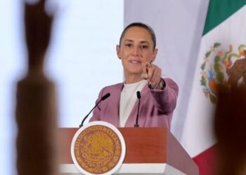 Sheinbaum propone escuelas sin celulares: la restricción alcanzaría a maestros y alumnos