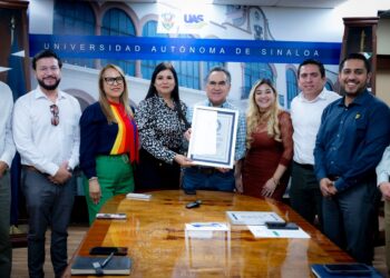 Marco Verde y la comunidad universitaria hacen historia: la UAS recibe Récord Guinness por clase masiva de boxeo fitness