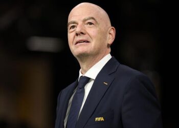 Gianni Infantino enfrenta polémica por presunto romance y beneficios a exempleada de UEFA