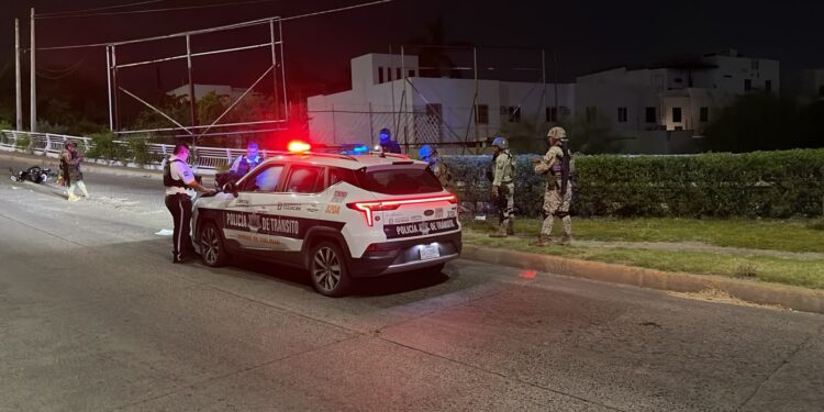 Motociclista muere tras derrapar en Tres Ríos, Culiacán