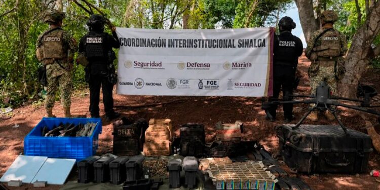 Aseguran explosivos, armas y sustancias químicas durante operativos en Sinaloa