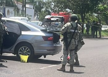 Persecución en el norte de Culiacán termina con vehículo estrellado; detienen a un hombre