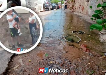 Omite Jumapam atención a fuga de agua en Avenida del Mar; falla provoca accidente de menor