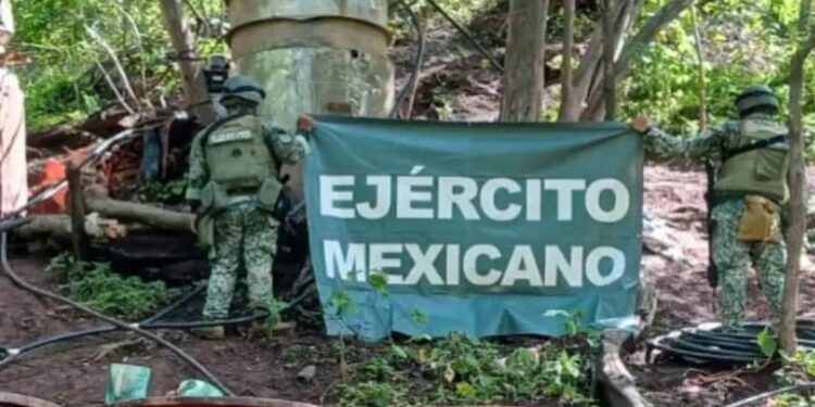 Ejército desmantela laboratorio clandestino y asegura químicos en zona rural de Culiacán