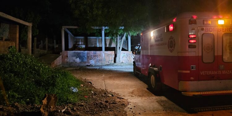 Hallan a un hombre asesinado a balazos entre las tumbas del panteón en Alborada, al sur de Mazatlán
