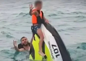 Padre e hijos rescatados tras 16 horas a la deriva en Tailandia
