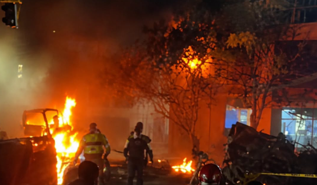 Un camión cargado con explosivos estalló la madrugada de este sábado en Colombia, deja 11 heridos