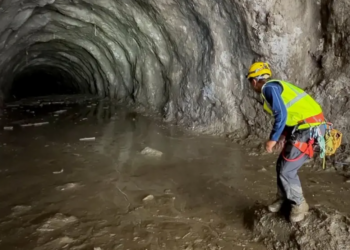 Carrera contrarreloj: más de 600 obreros atrapados en túneles hidroeléctricos tras avalancha en Nepal y el Tíbet