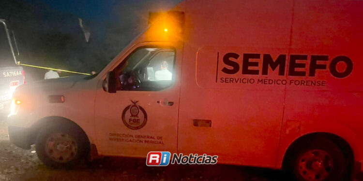 Abandonan cuerpo envuelto en plástico sobre la carretera Culiacán-Eldorado