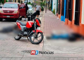 Ataque armado en el Centro de Mazatlán deja dos hombres asesinados cuando viajaban en motocicleta