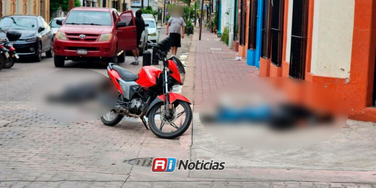 Ataque armado en el Centro de Mazatlán deja dos hombres asesinados cuando viajaban en motocicleta