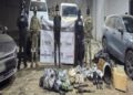 Detienen a una persona y aseguran vehículos robados, armas y droga en Rosario
