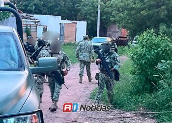 Hallan a persona amarrada y cubierta con una cobija en terreno baldío de Culiacán