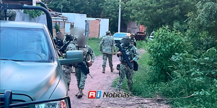 Hallan a persona amarrada y cubierta con una cobija en terreno baldío de Culiacán