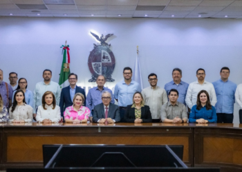 Rubén Rocha Moya retoma funciones y encabeza reunión con integrantes de su gabinete